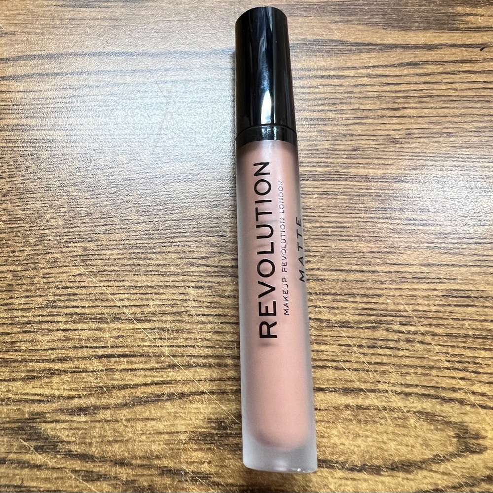 Revolution Matte “Matte Head Turner #121” Lip